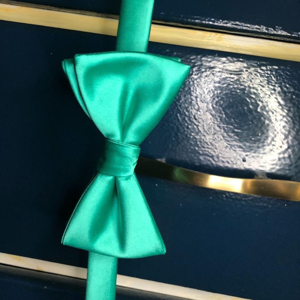 Bow tie